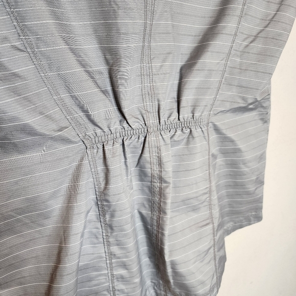 Athleta Jammin' running vest. Grey stripe. Size small. Pockets. Reflective - Picture 5 of 16